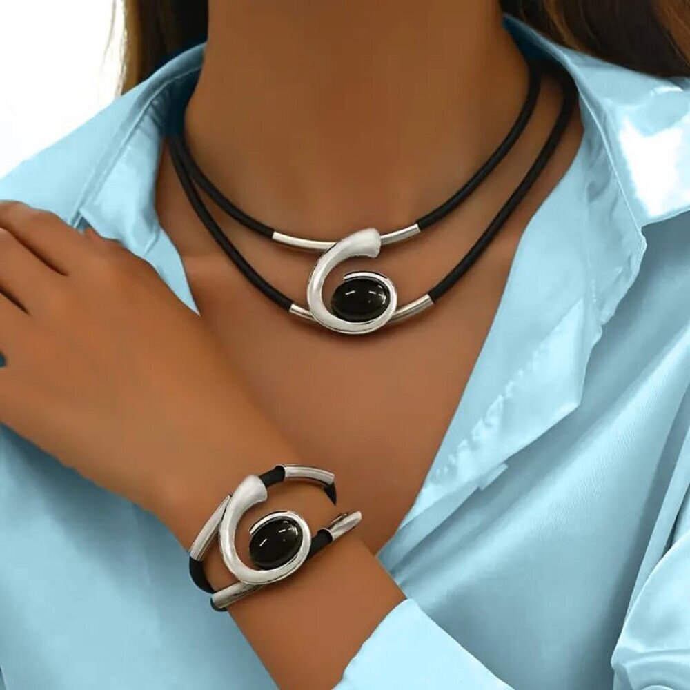 Silver & Black Oval Acrylic Vintage Pendant Necklace And Bracelet Set For Women - Picture 2 of 6
